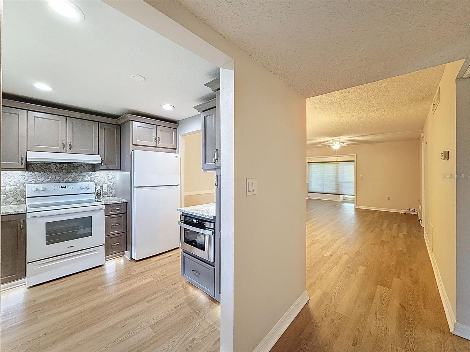 Image 13 of 47 For 1100 East Bay Drive 38