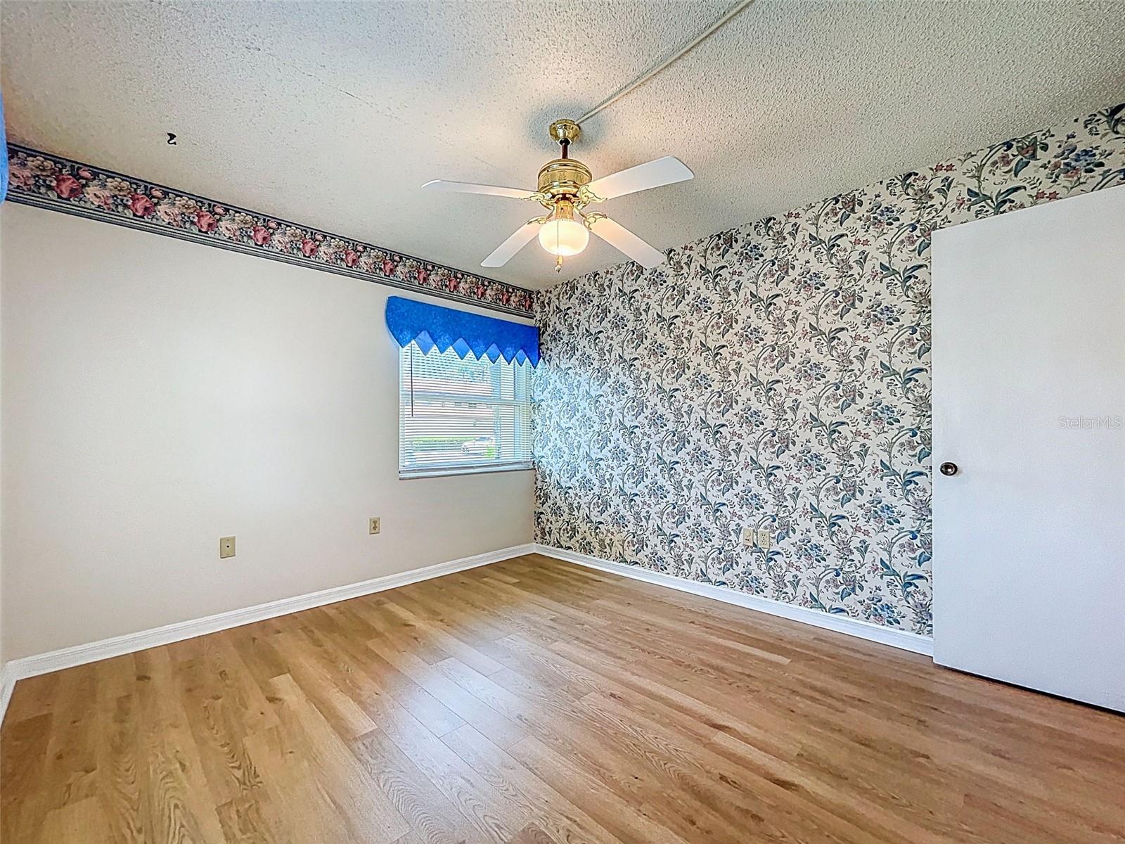 Image 30 of 47 For 1100 East Bay Drive 38