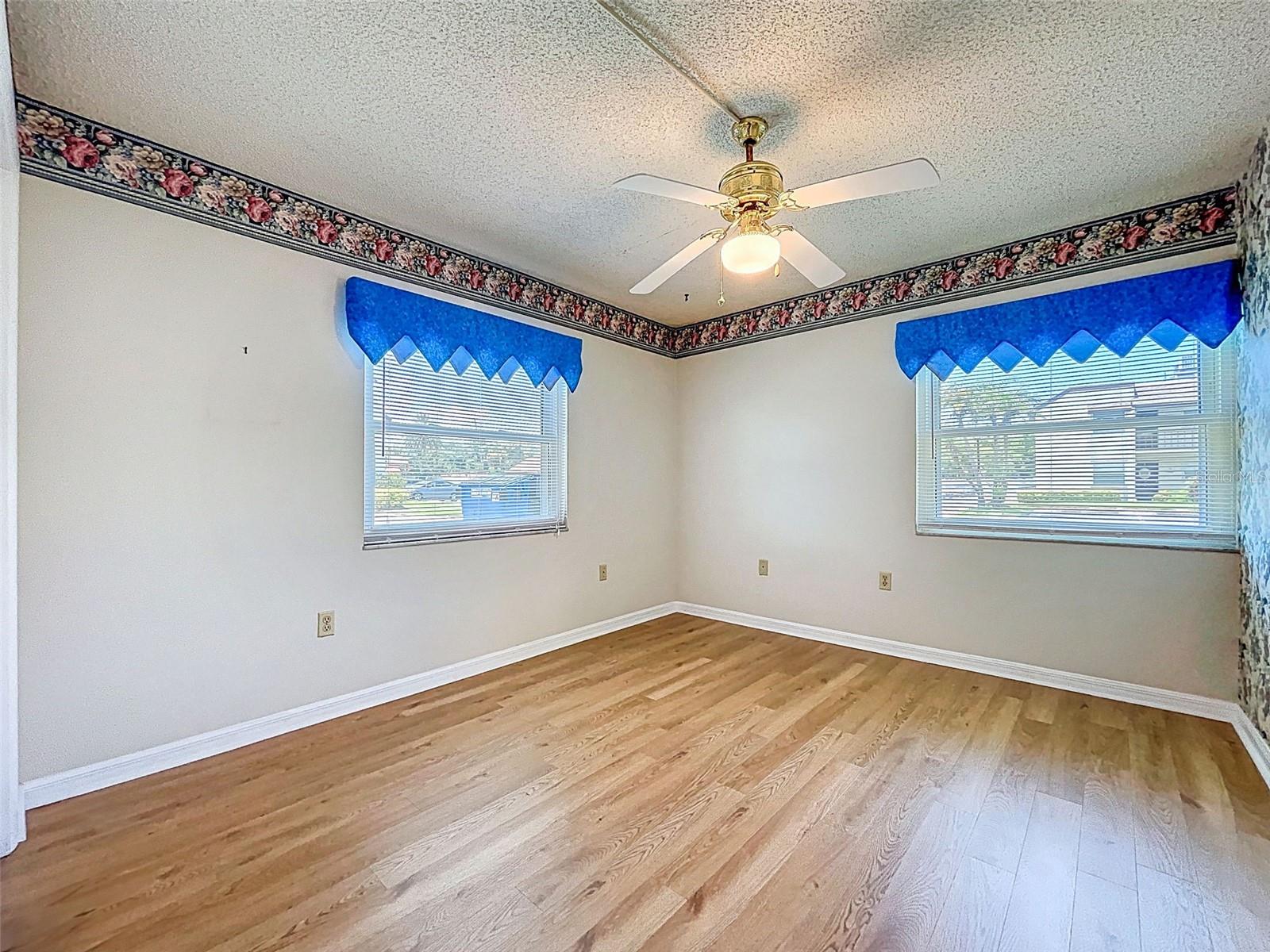 Image 31 of 47 For 1100 East Bay Drive 38