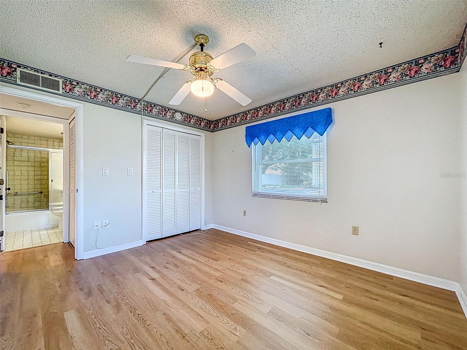 Image 32 of 47 For 1100 East Bay Drive 38