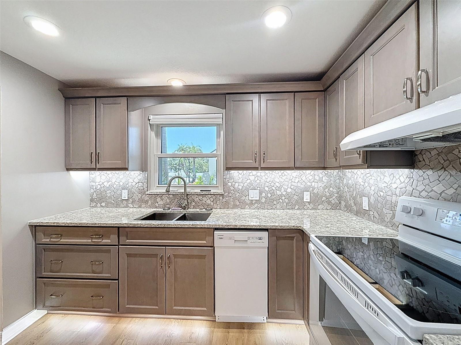 Image 7 of 47 For 1100 East Bay Drive 38