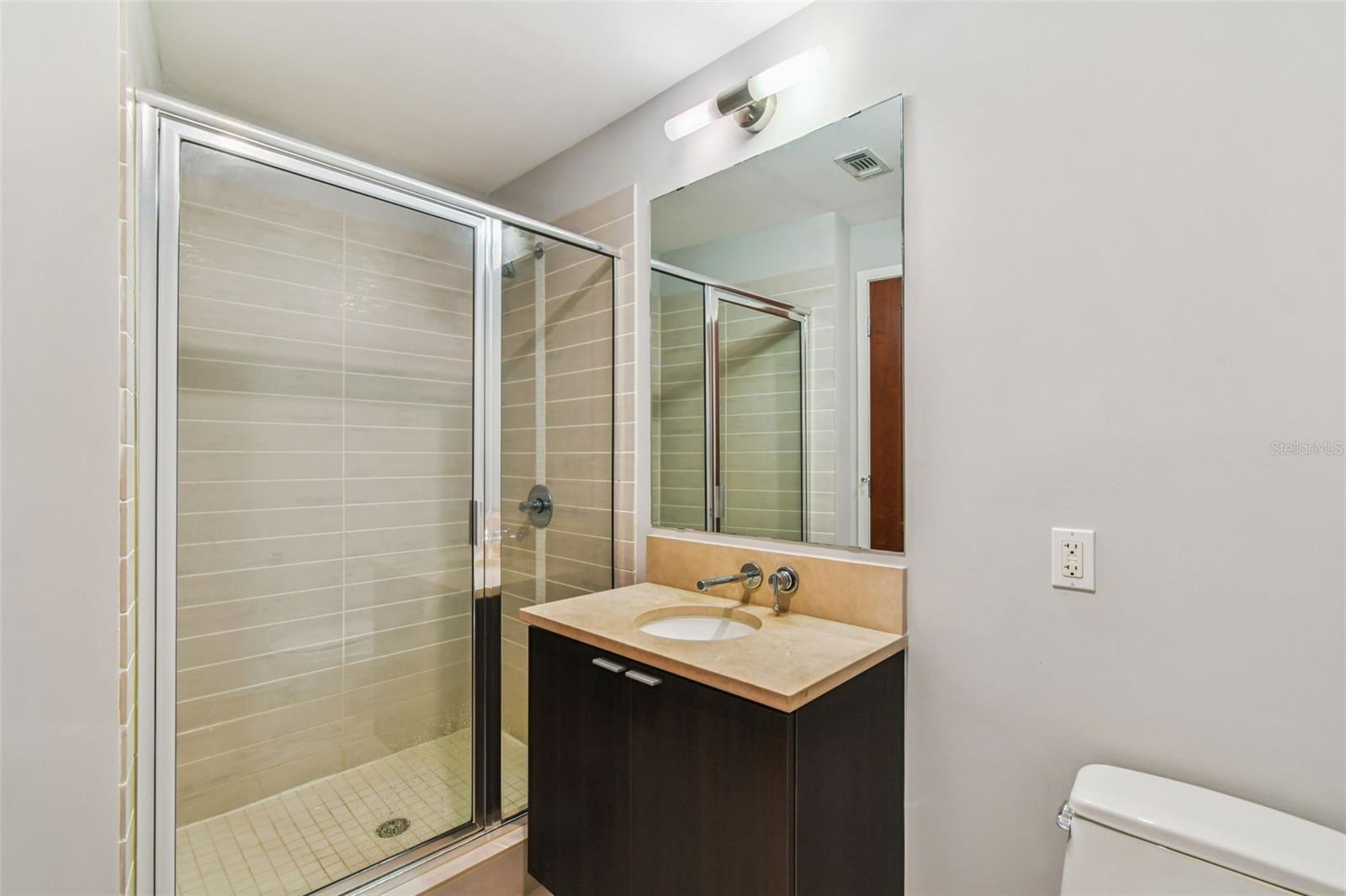 Image 33 of 53 For 111 12th Street 1419