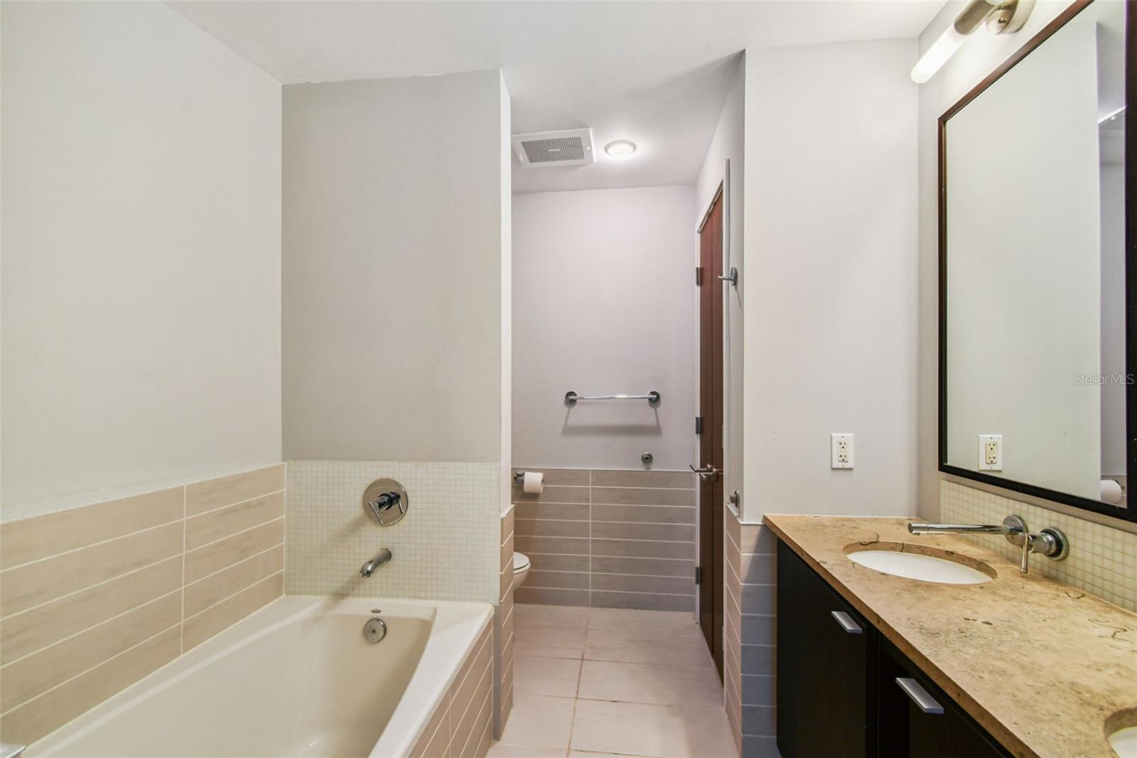 Image 42 of 53 For 111 12th Street 1419