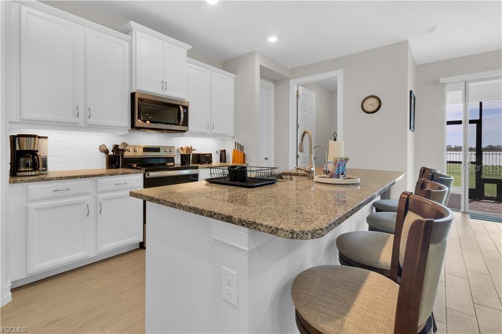 Image 4 of 15 For 872 Stonewater Lake Terrace
