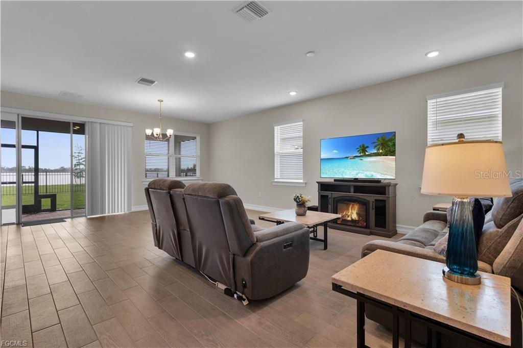 Image 6 of 15 For 872 Stonewater Lake Terrace