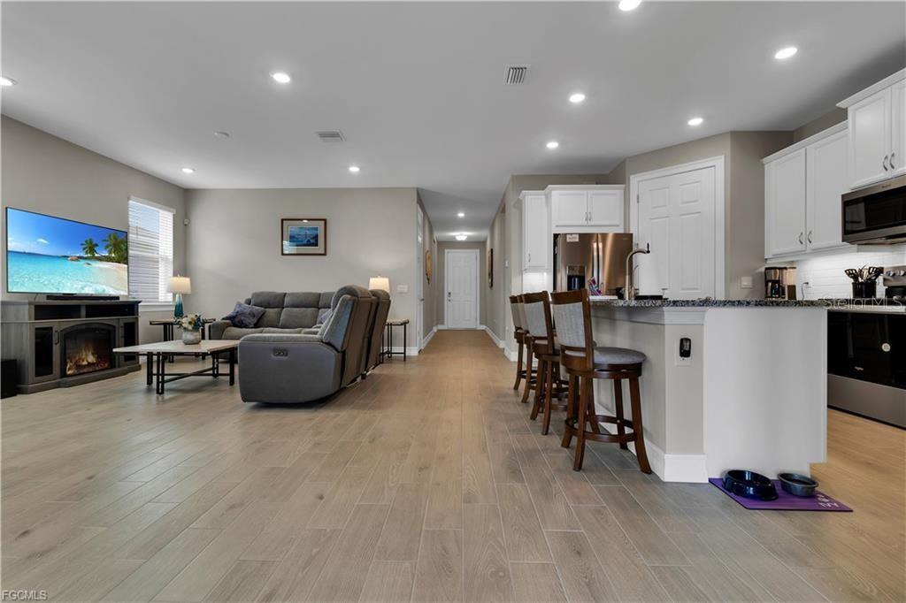 Image 7 of 15 For 872 Stonewater Lake Terrace