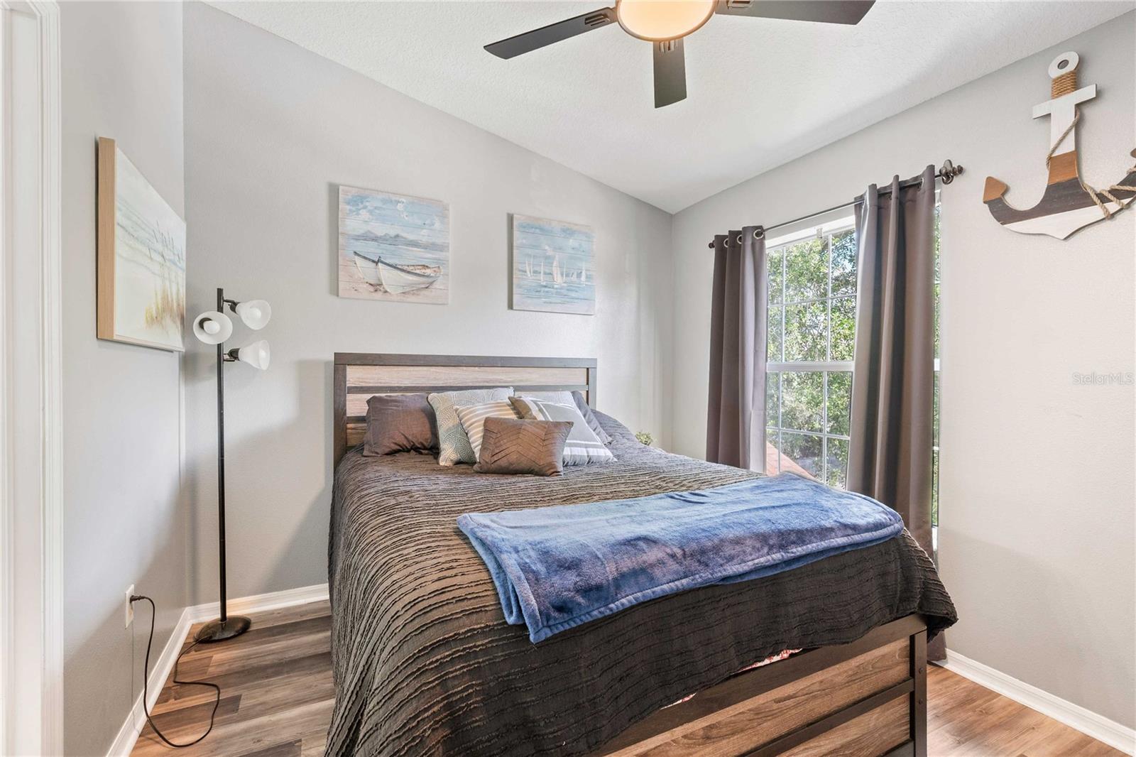 Image 21 of 41 For 1533 Blue Magnolia Road