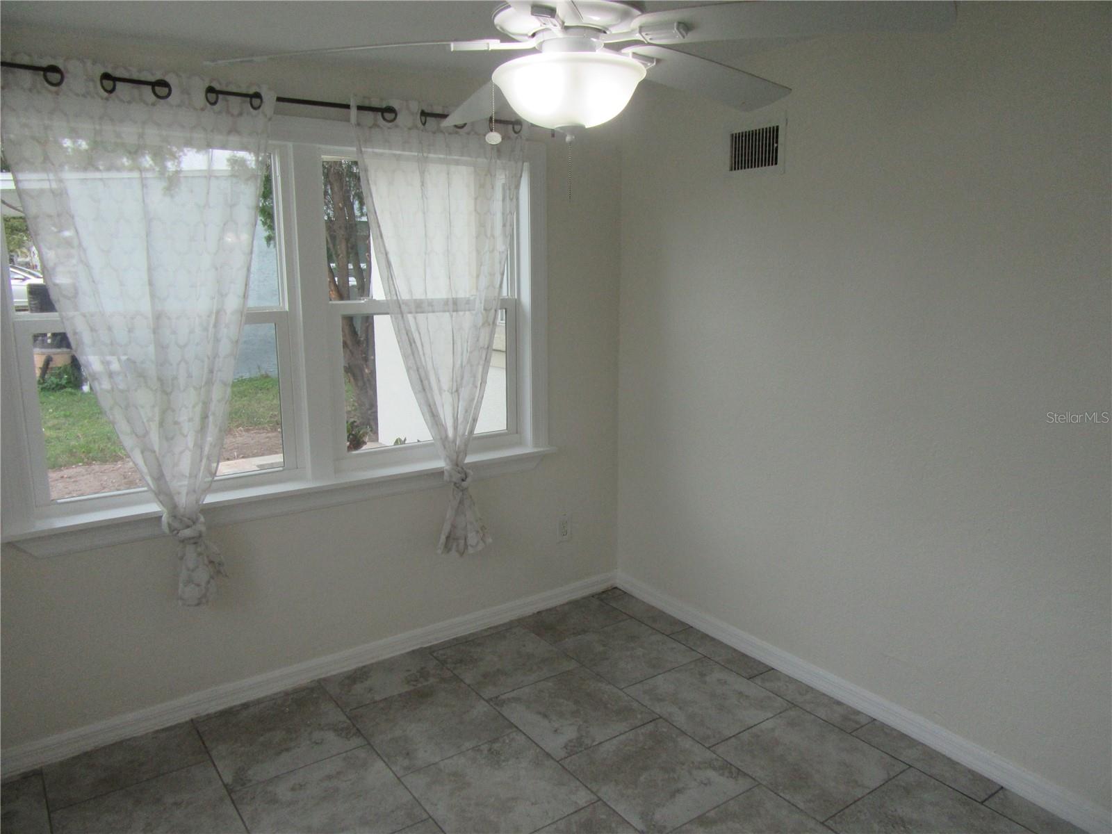 Image 13 of 34 For 11913 104th Street