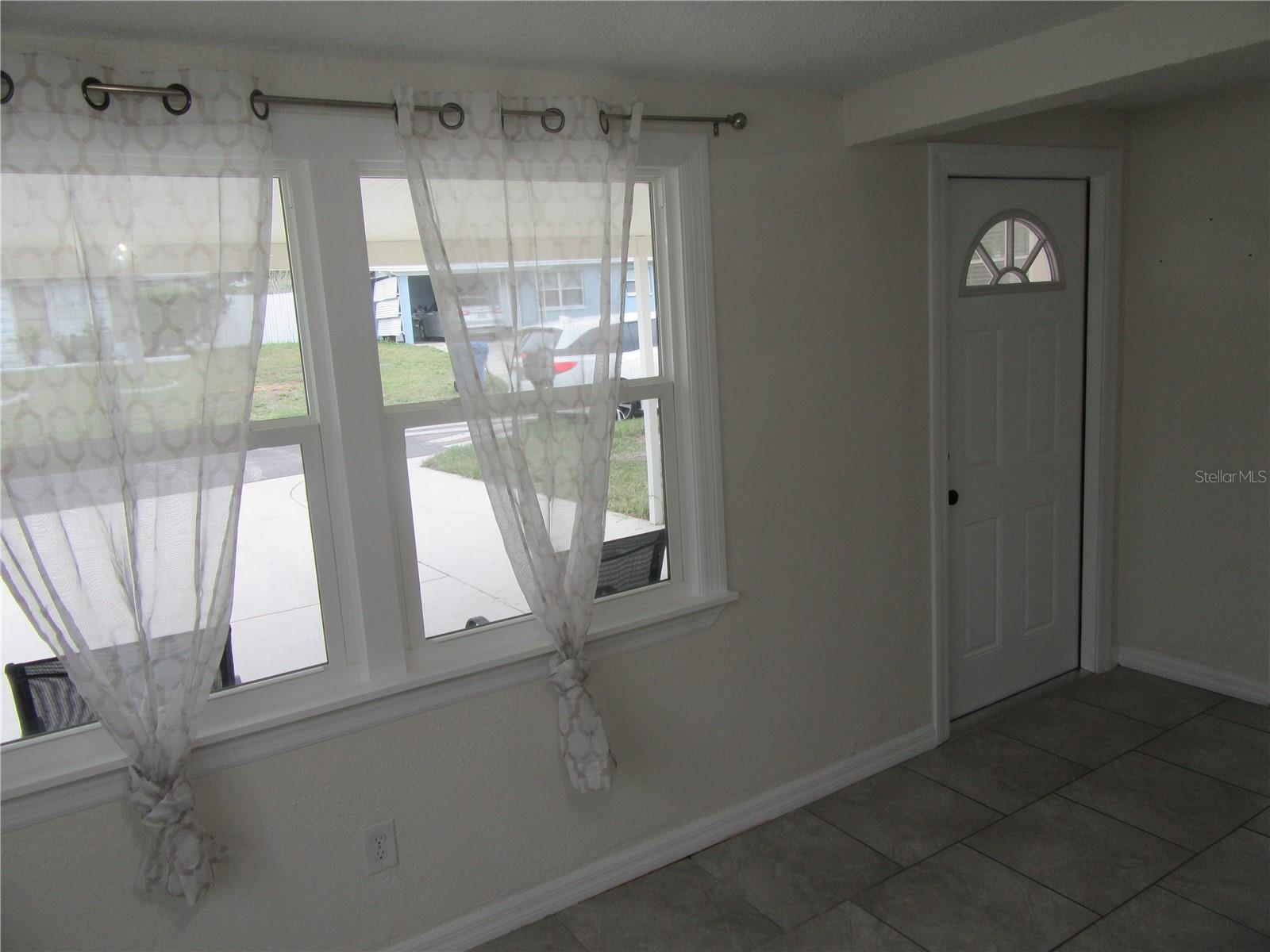 Image 4 of 34 For 11913 104th Street