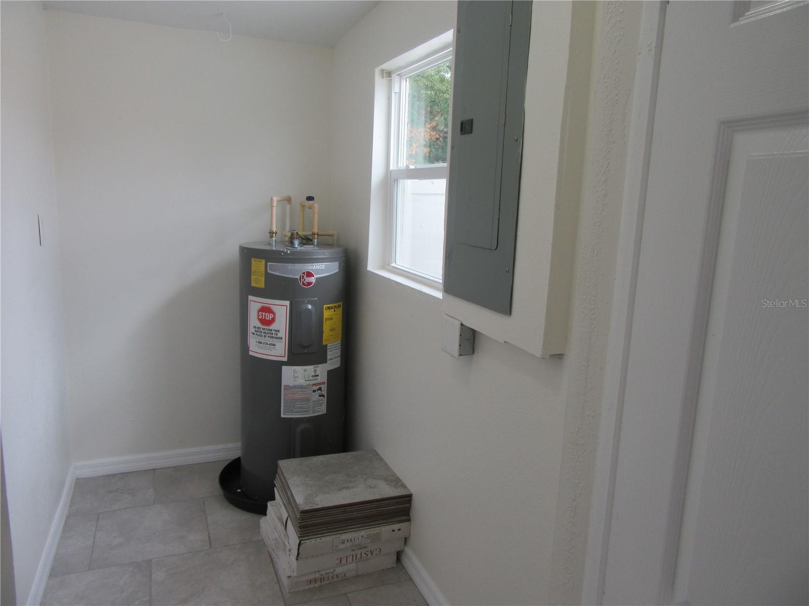 Image 6 of 34 For 11913 104th Street