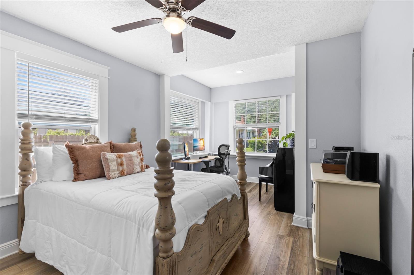 Image 18 of 61 For 112 Chelsea Street