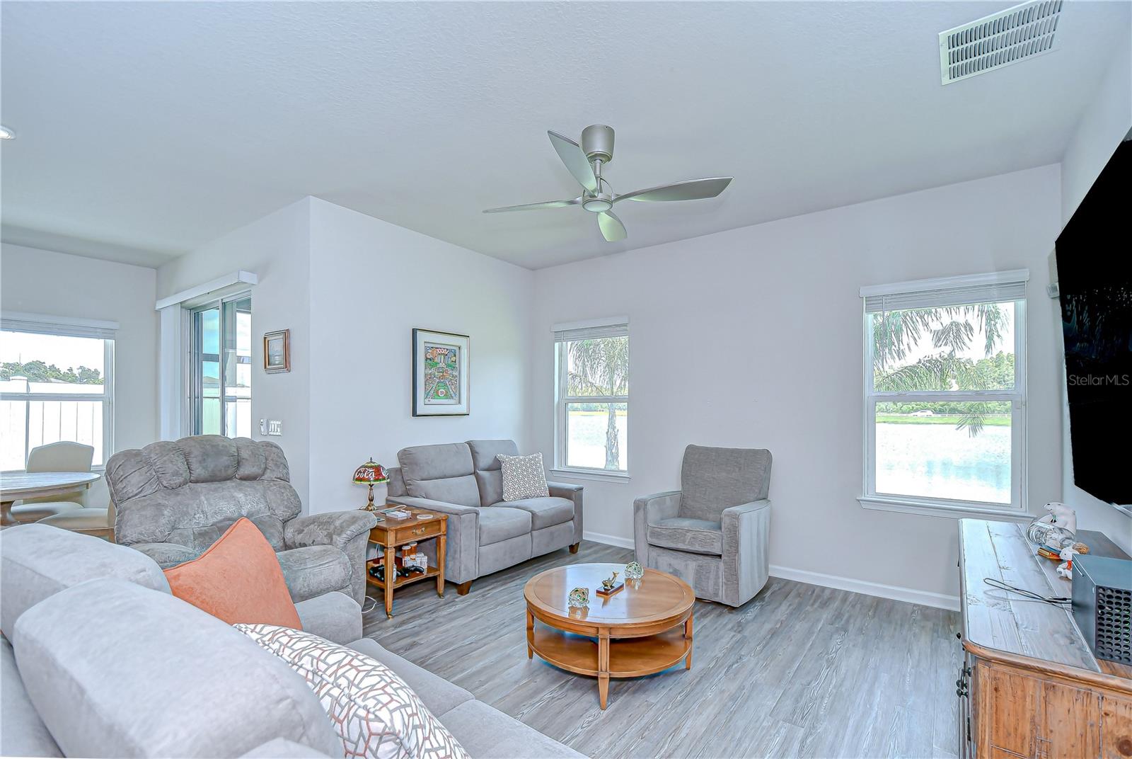 Image 15 of 32 For 8847 Prairie Creek Drive