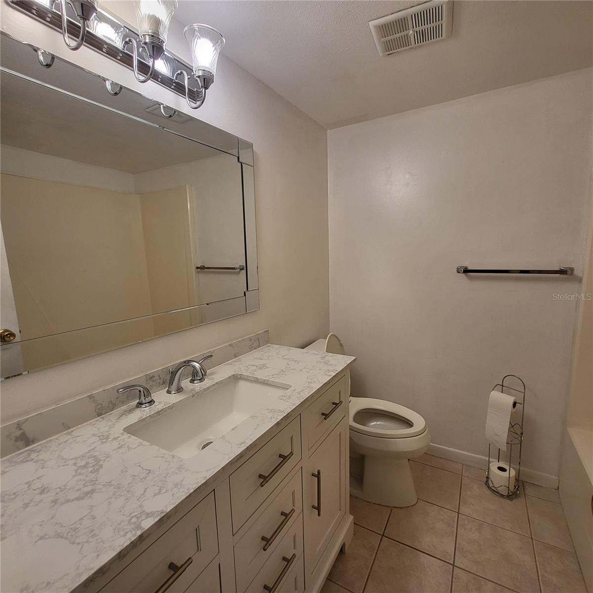 Image 12 of 17 For 2525 Bay Drive E11