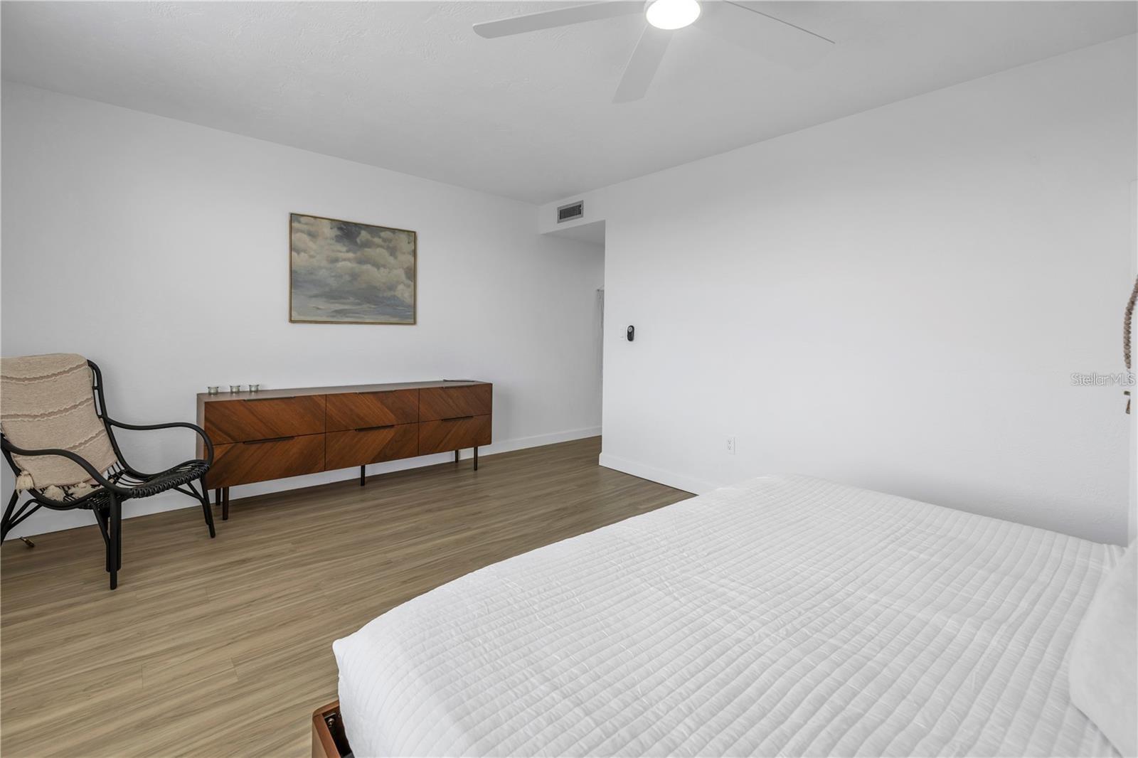 Image 13 of 25 For 4651 1st Street Ne 309