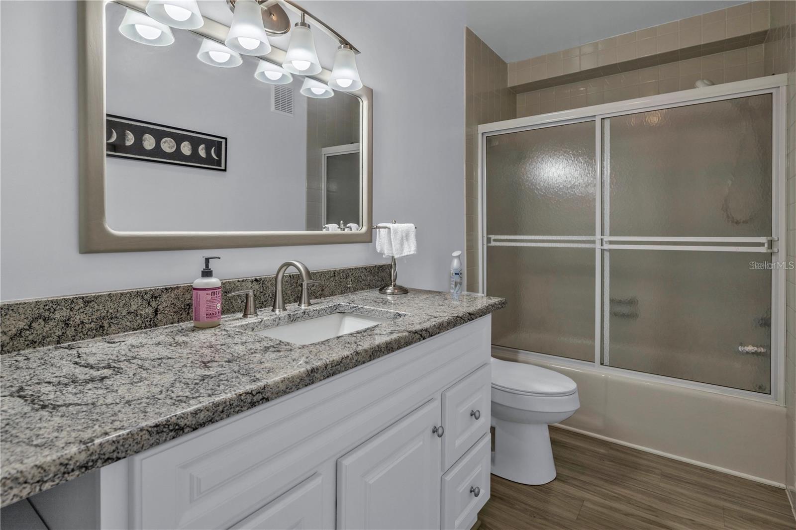 Image 15 of 25 For 4651 1st Street Ne 309