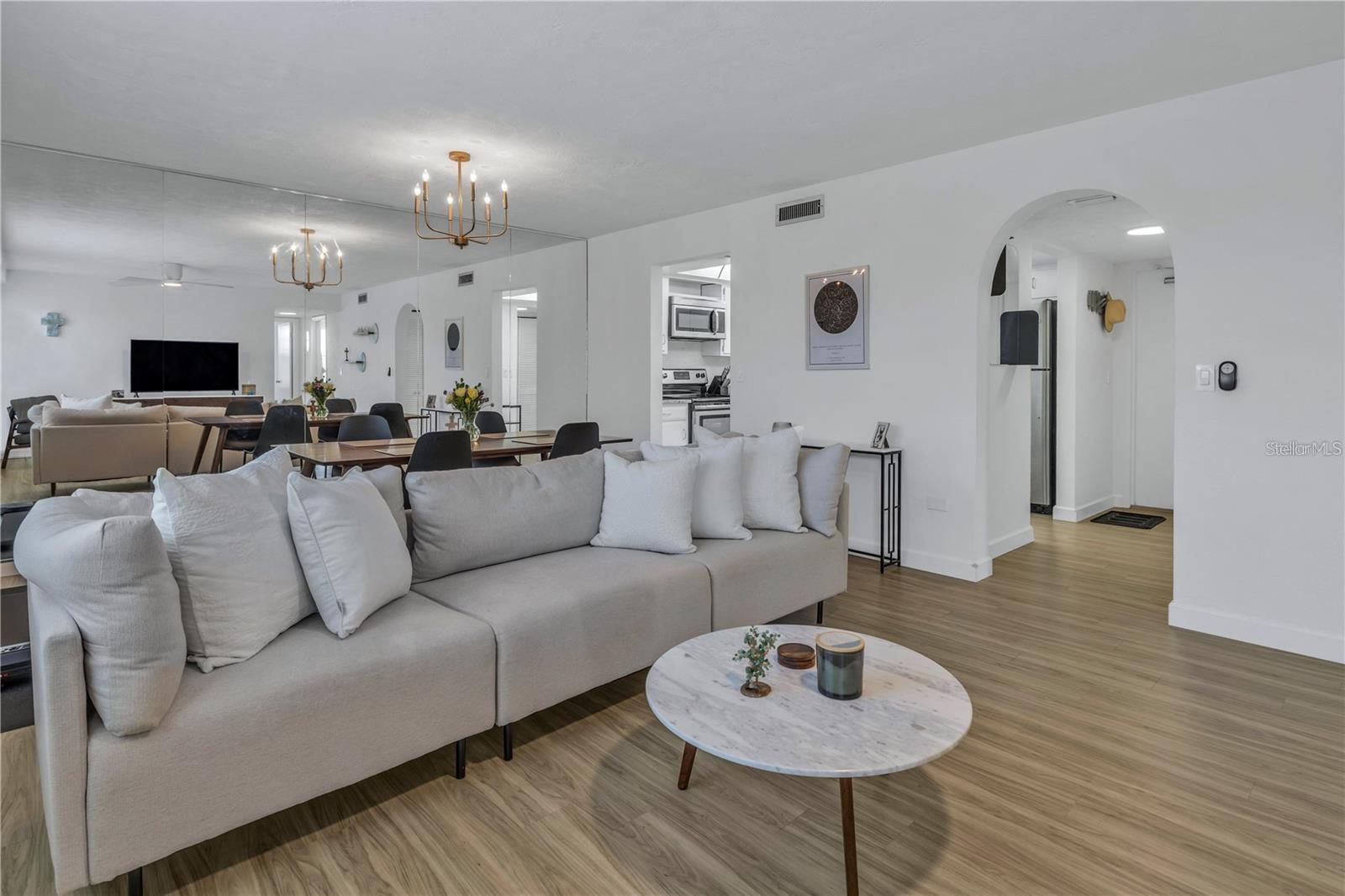 Image 3 of 25 For 4651 1st Street Ne 309