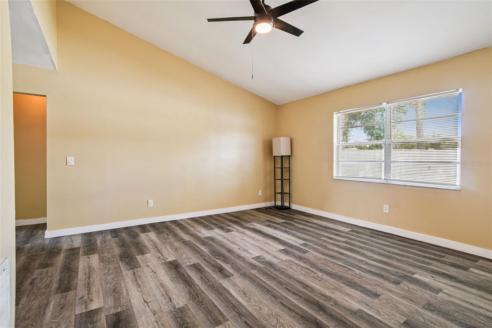 Image 17 of 50 For 10930 Brightside Drive