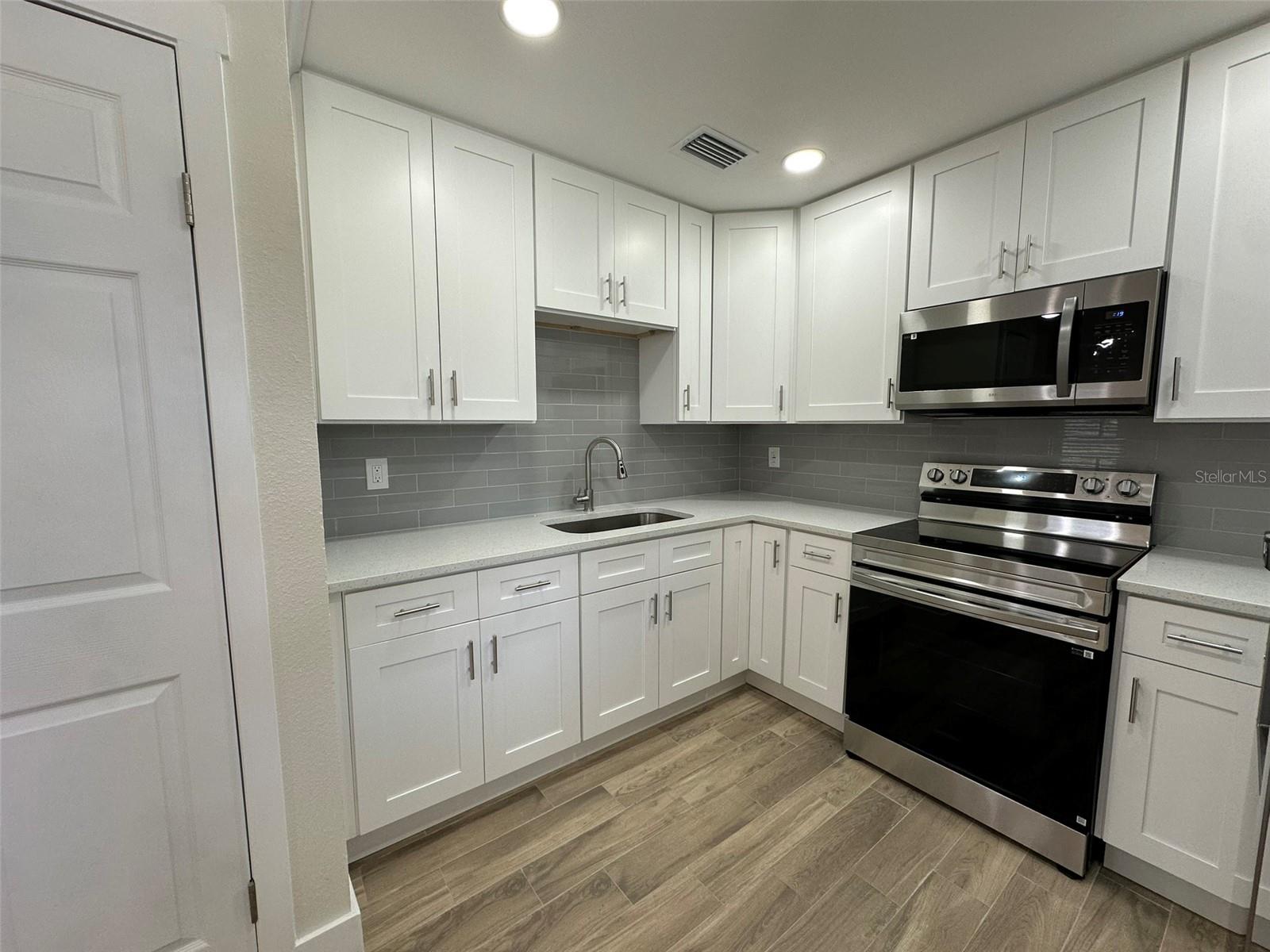 Image 14 of 39 For 6013 Fortune Place 6013
