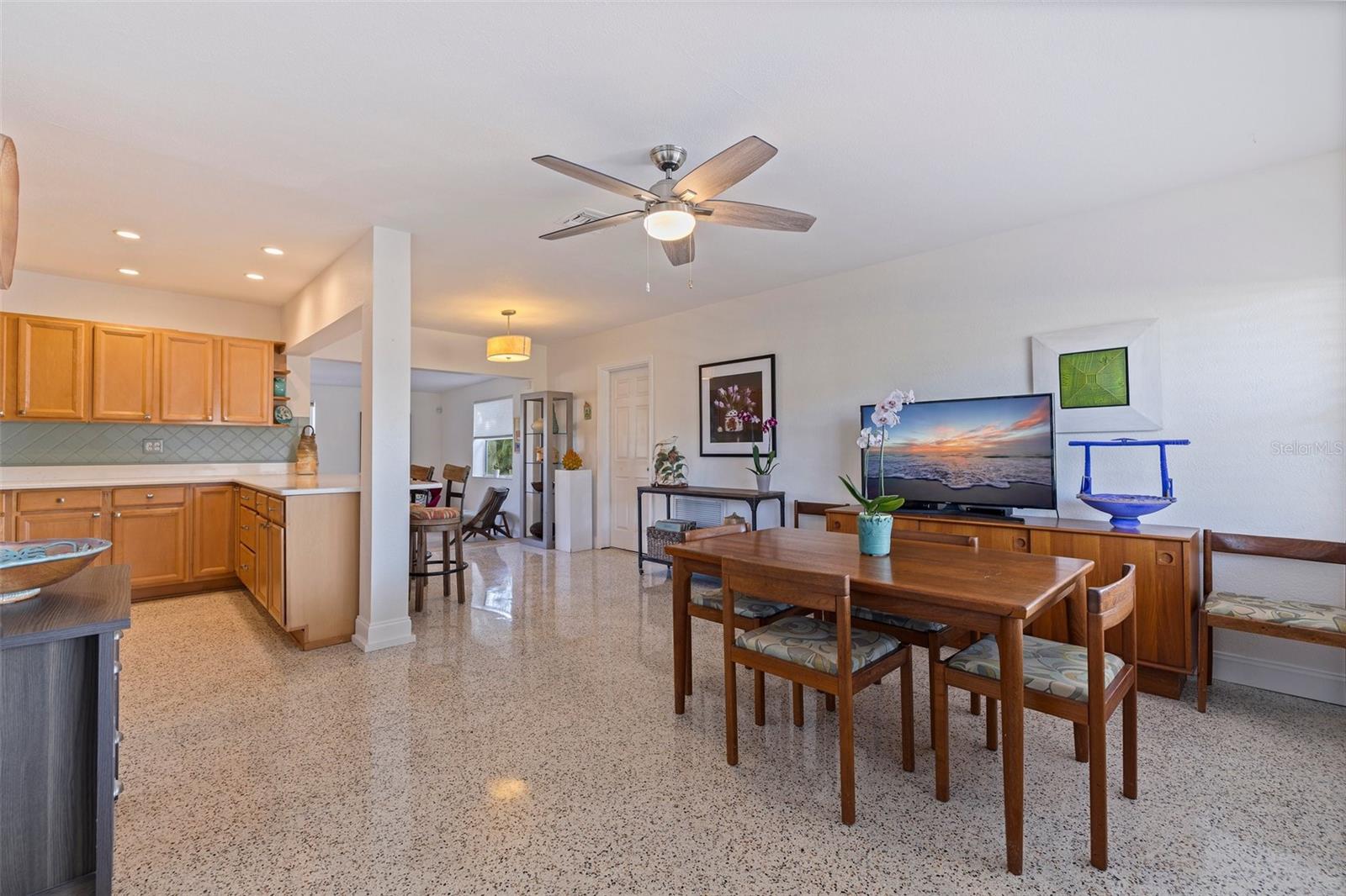 Image 4 of 32 For 725 85th Avenue N