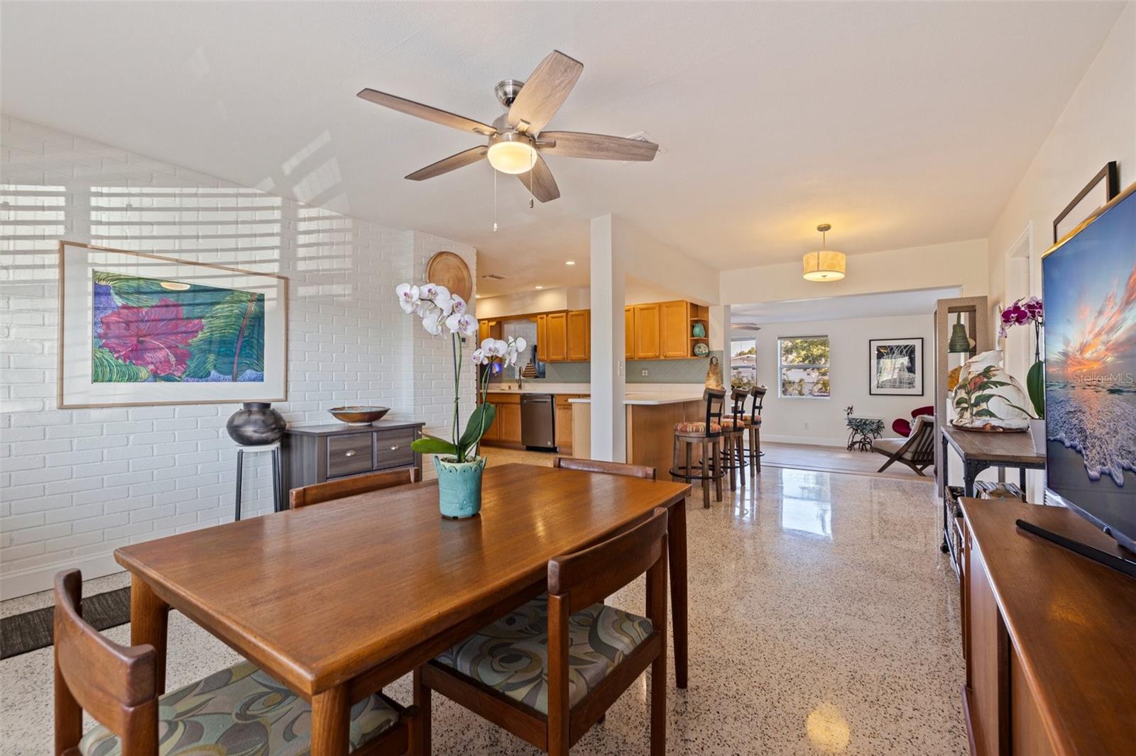 Image 5 of 32 For 725 85th Avenue N