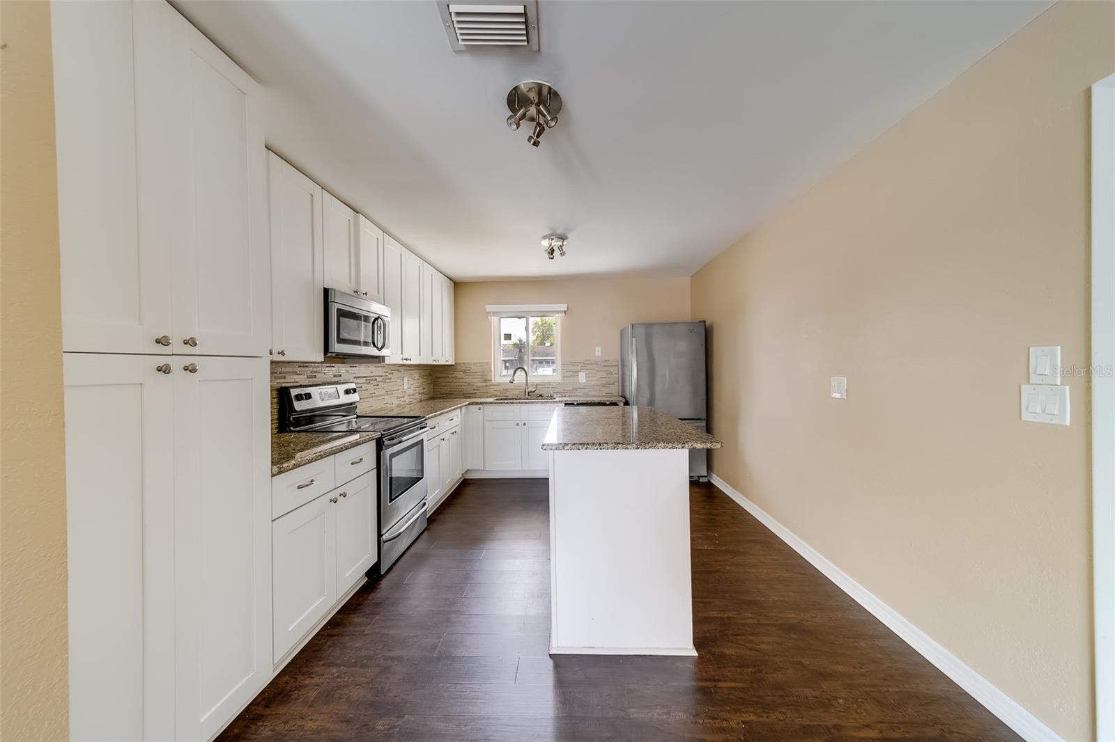 Image 12 of 51 For 8473 121st Street