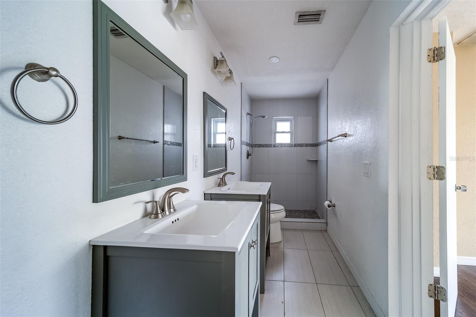 Image 18 of 51 For 8473 121st Street