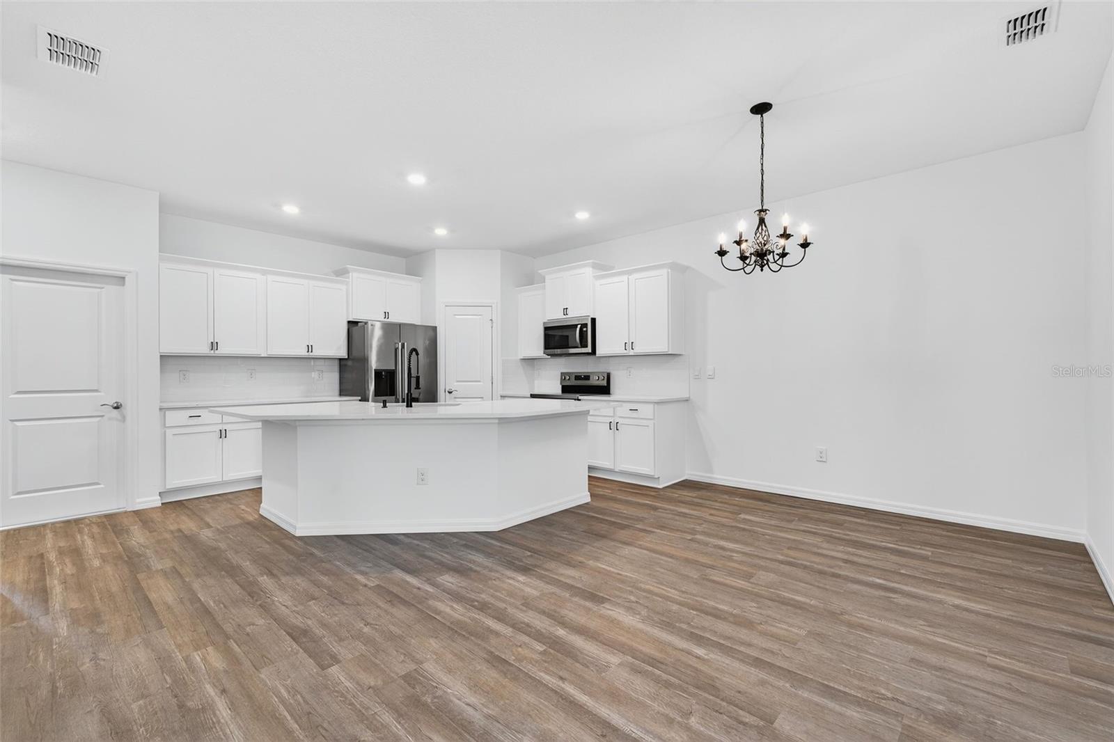 Image 7 of 40 For 31463 Paper Birch Street