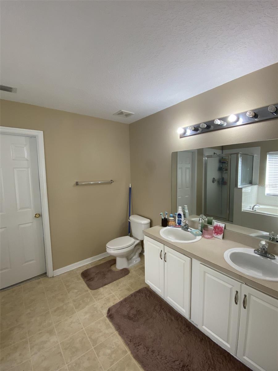 Listing photo id 12 for 32111 Brookstone Drive