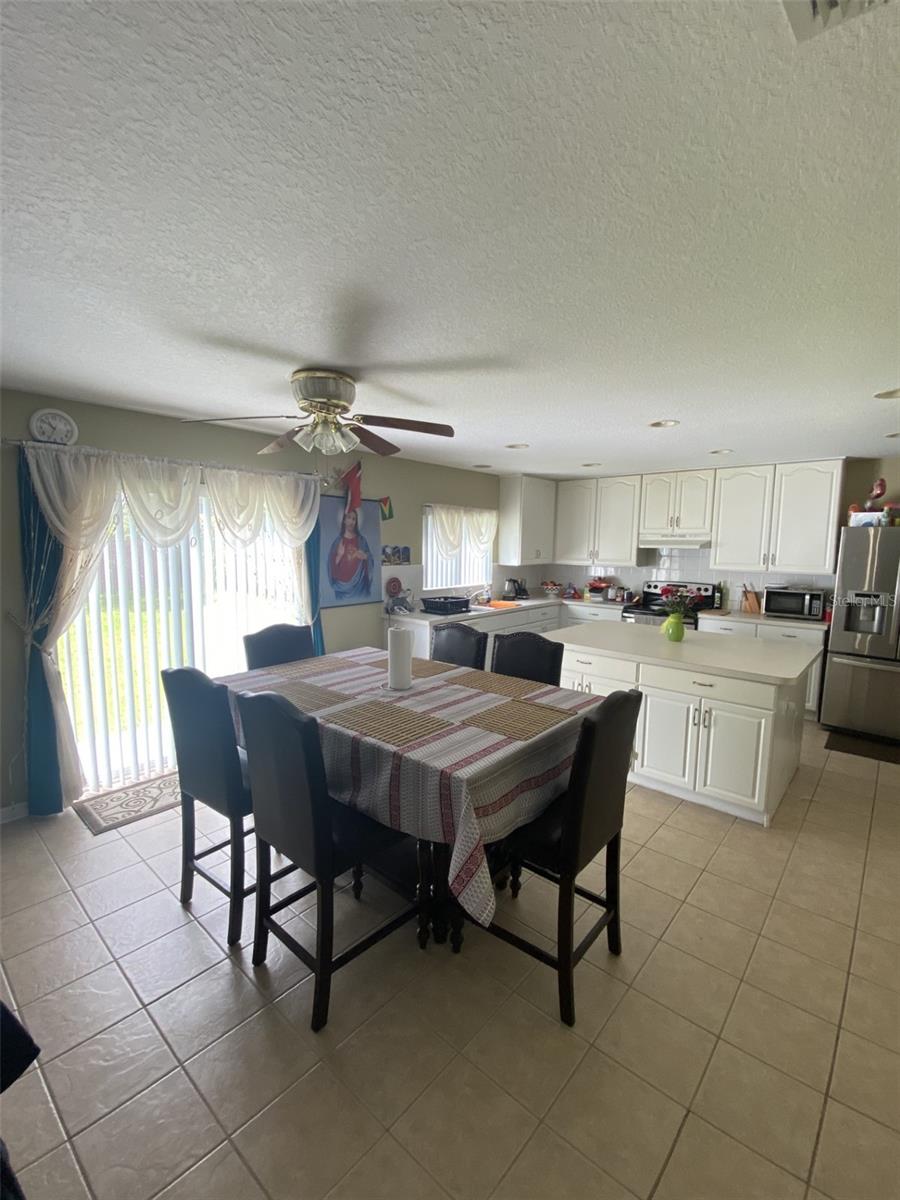 Listing photo id 4 for 32111 Brookstone Drive