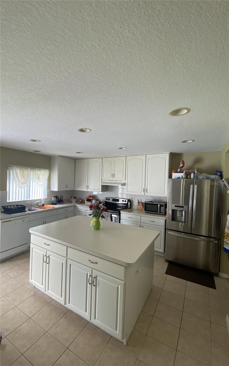 Listing photo id 5 for 32111 Brookstone Drive
