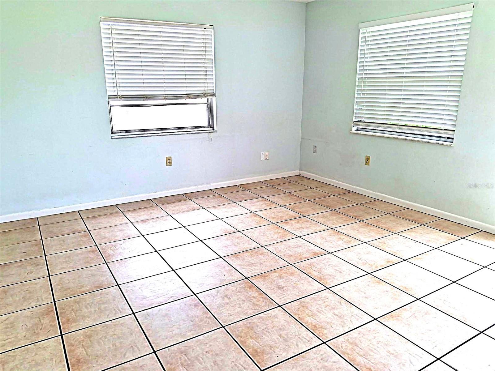 Image 13 of 17 For 11332 Walsingham Road B