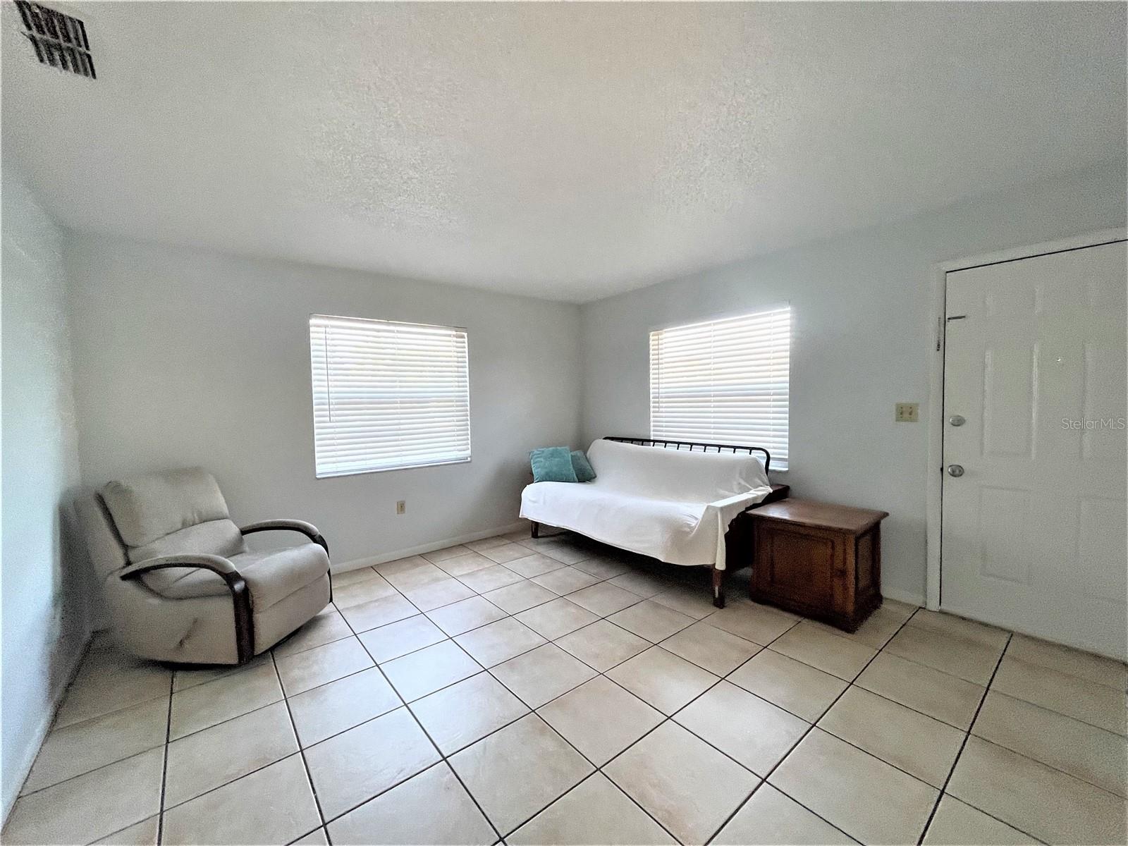 Image 6 of 17 For 11332 Walsingham Road B