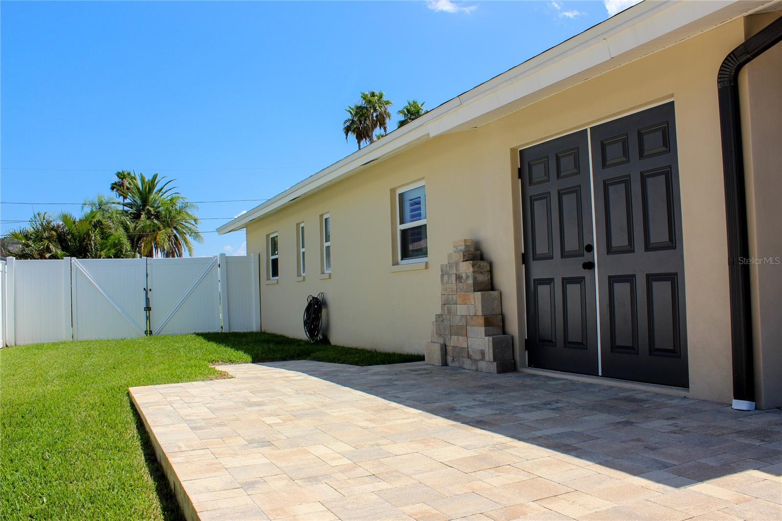 Listing photo id 11 for 5572 Bowline Bend