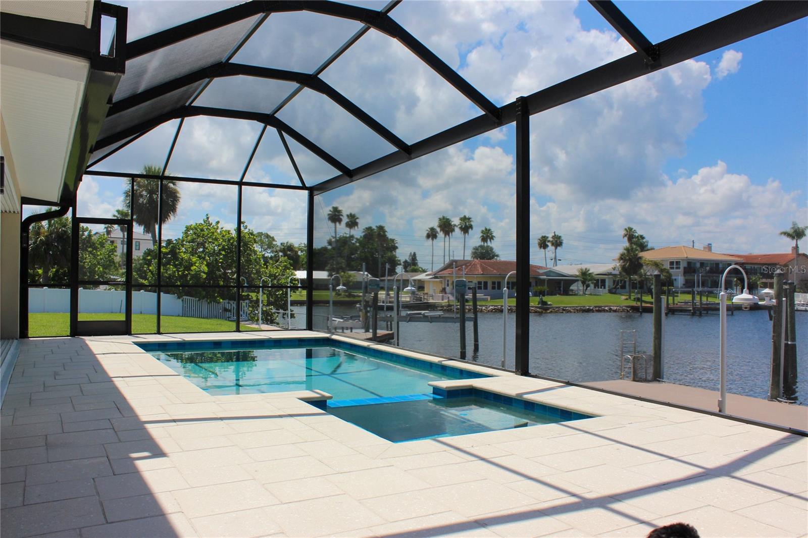 Listing photo id 12 for 5572 Bowline Bend