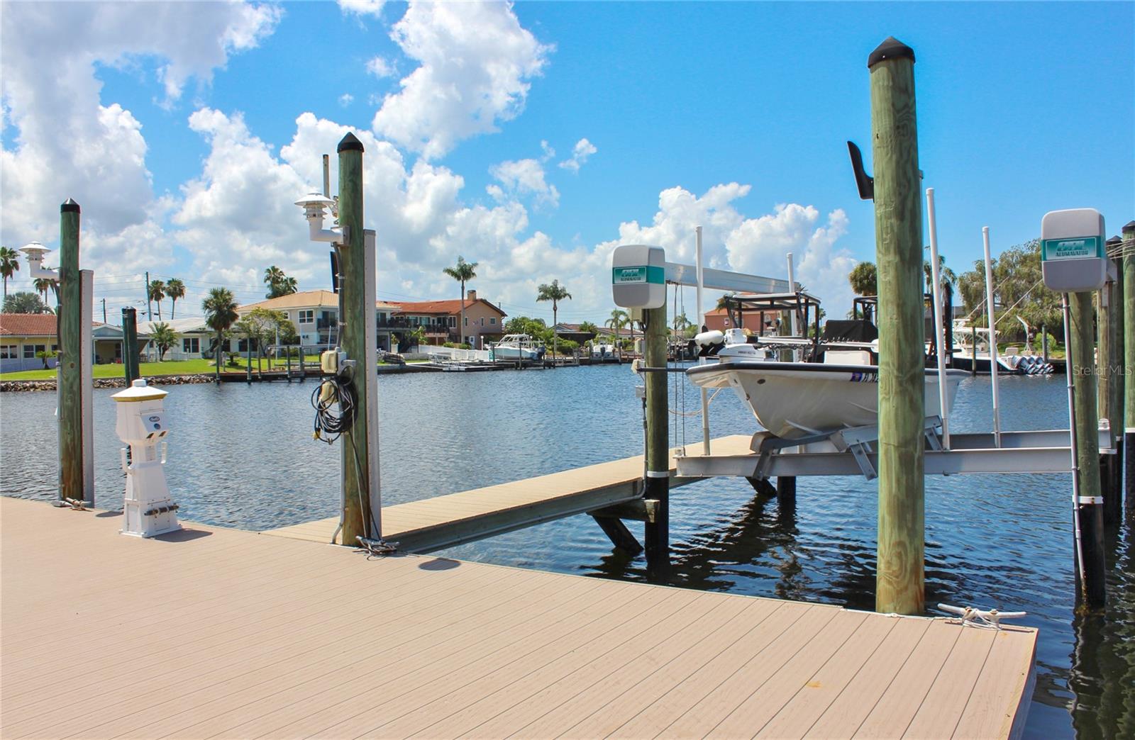Listing photo id 15 for 5572 Bowline Bend