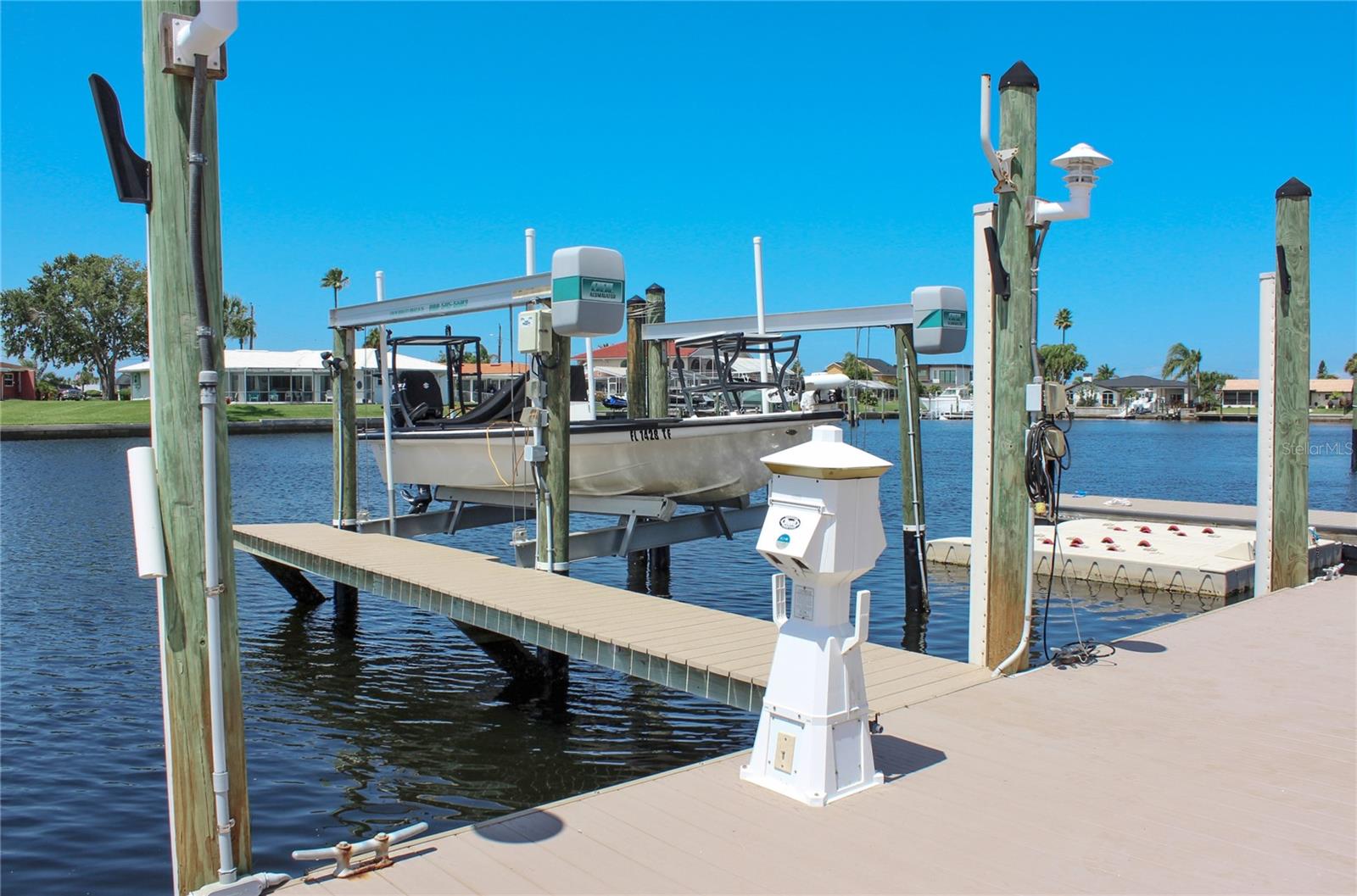 Listing photo id 16 for 5572 Bowline Bend