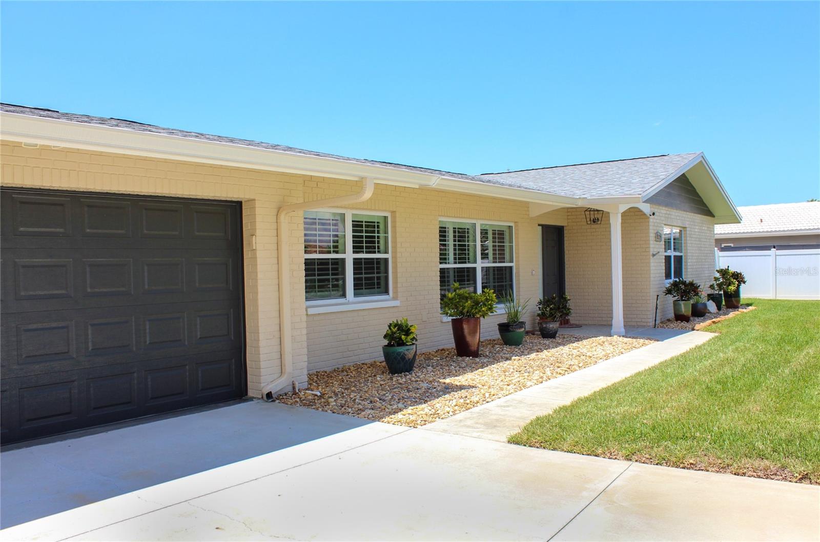 Listing photo id 0 for 5572 Bowline Bend