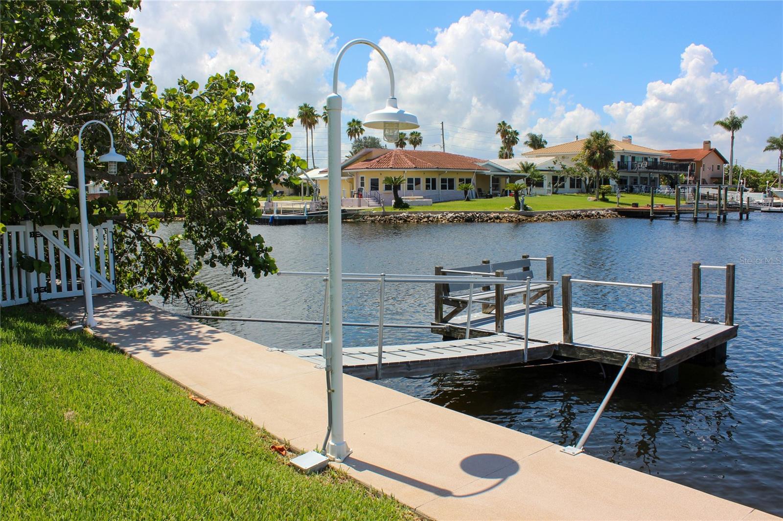 Listing photo id 20 for 5572 Bowline Bend