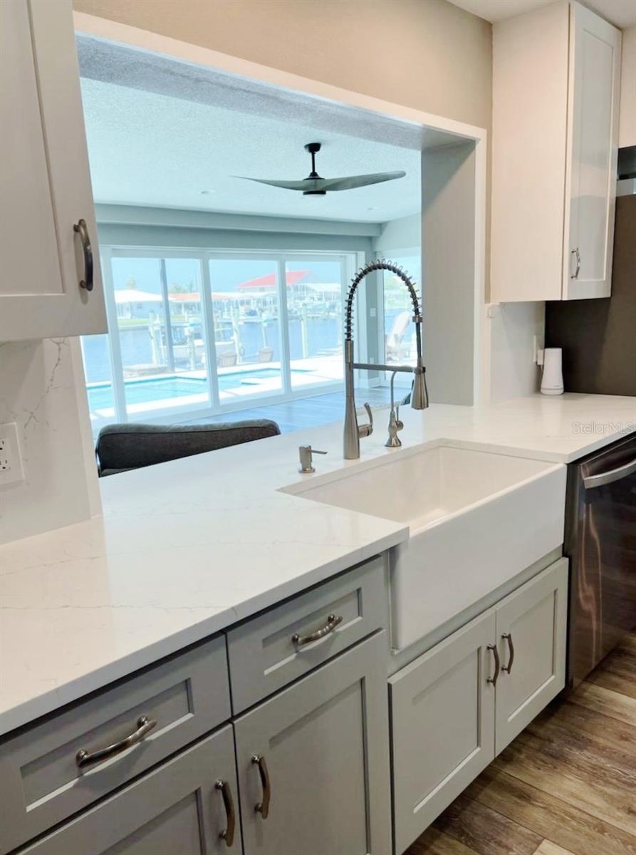 Listing photo id 5 for 5572 Bowline Bend