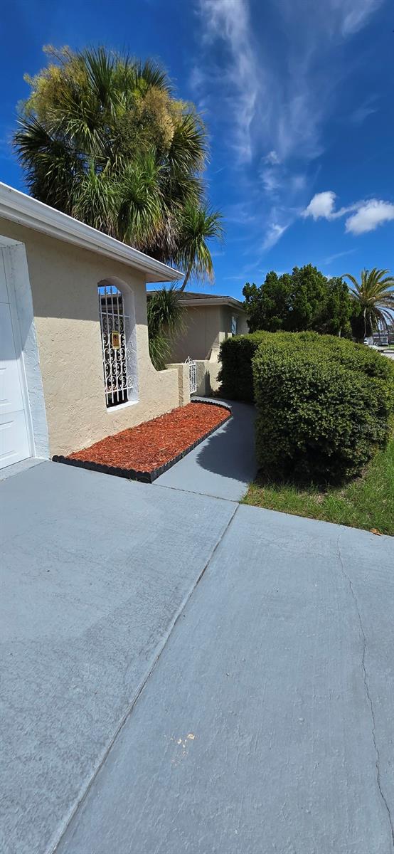 Listing photo id 0 for 9125 Lunar Lane