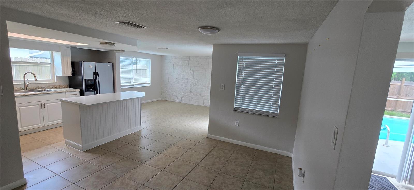 Listing photo id 5 for 9125 Lunar Lane