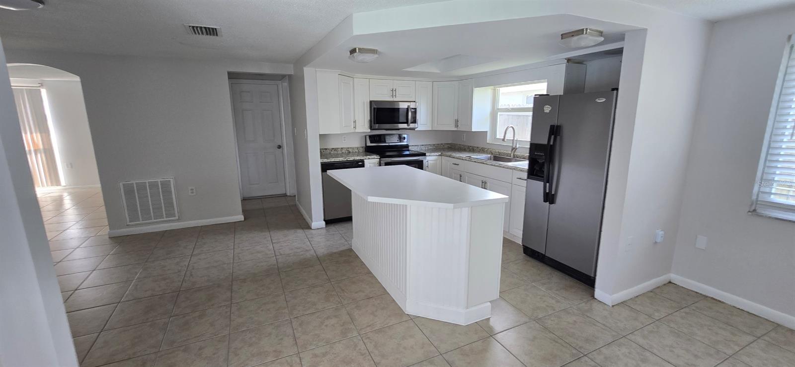 Listing photo id 6 for 9125 Lunar Lane