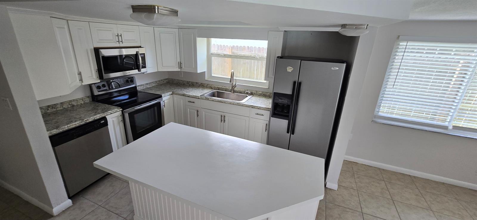 Listing photo id 7 for 9125 Lunar Lane