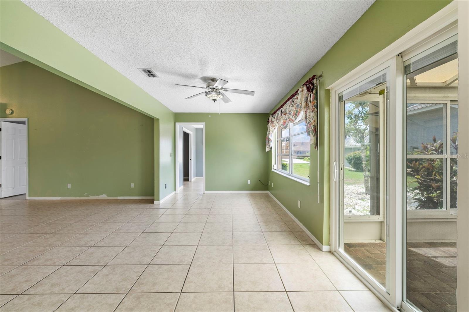 Image 33 of 99 For 2121 New Bedford Drive