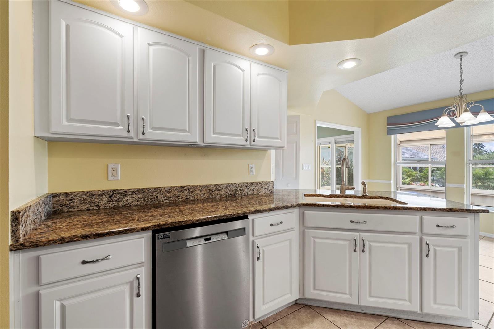 Image 43 of 99 For 2121 New Bedford Drive