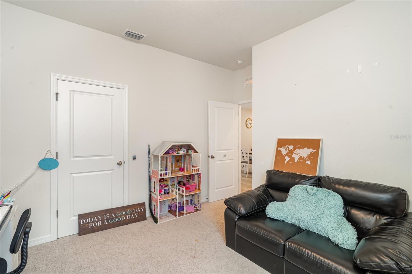 Image 17 of 37 For 7533 Lantern Park Avenue