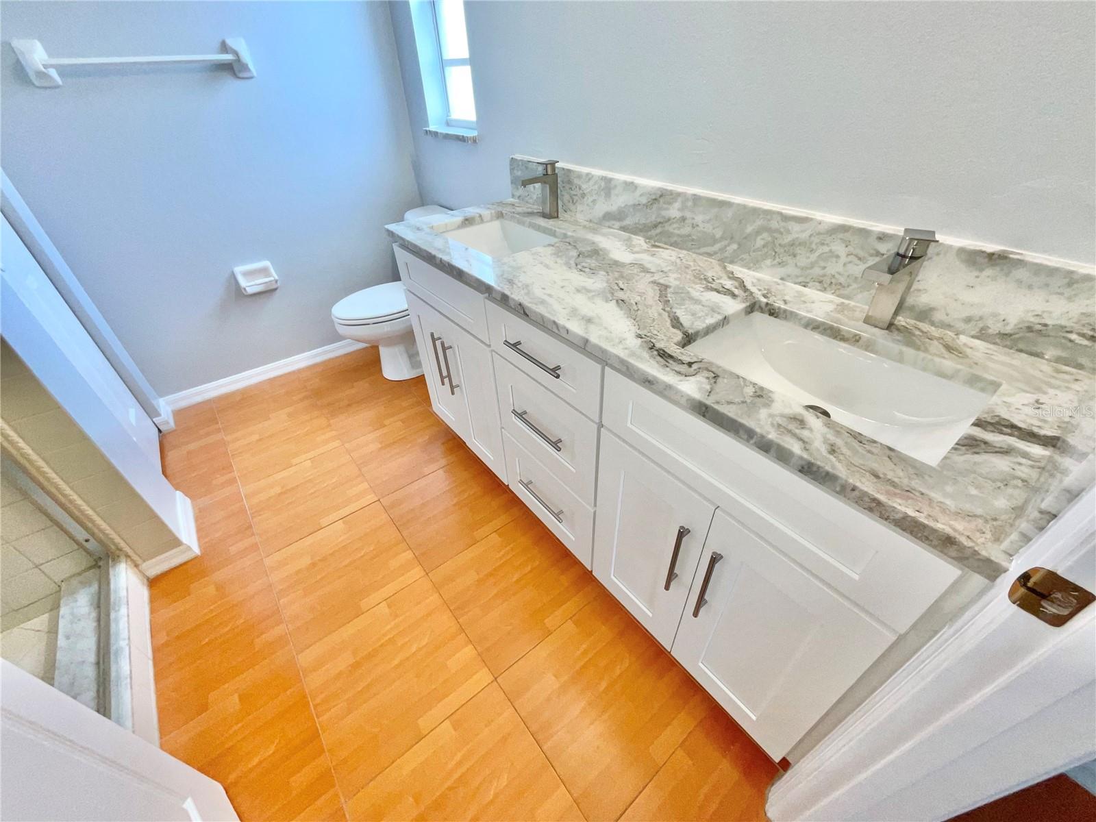 Image 11 of 21 For 2452 Druid Road E