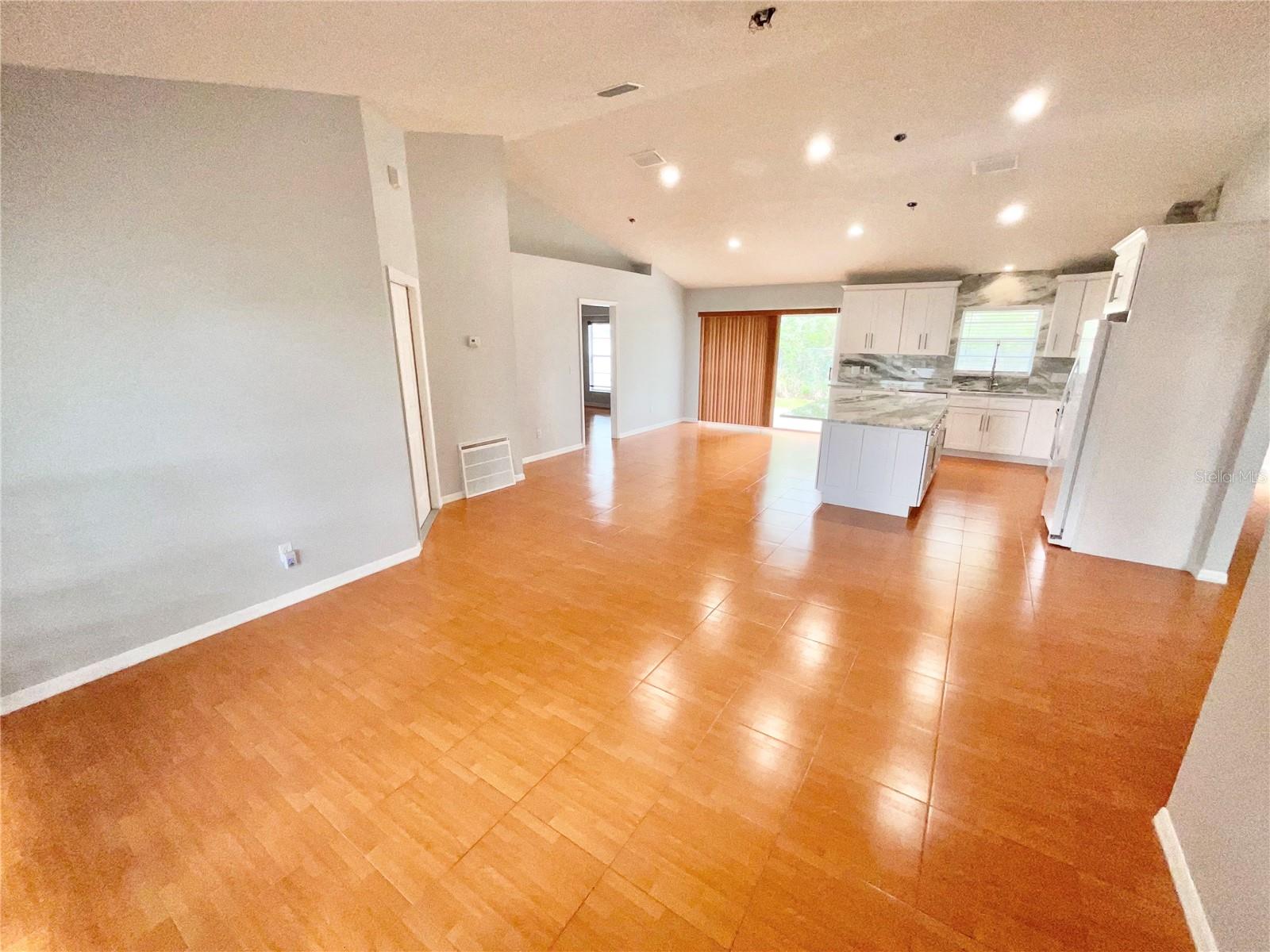 Image 17 of 21 For 2452 Druid Road E