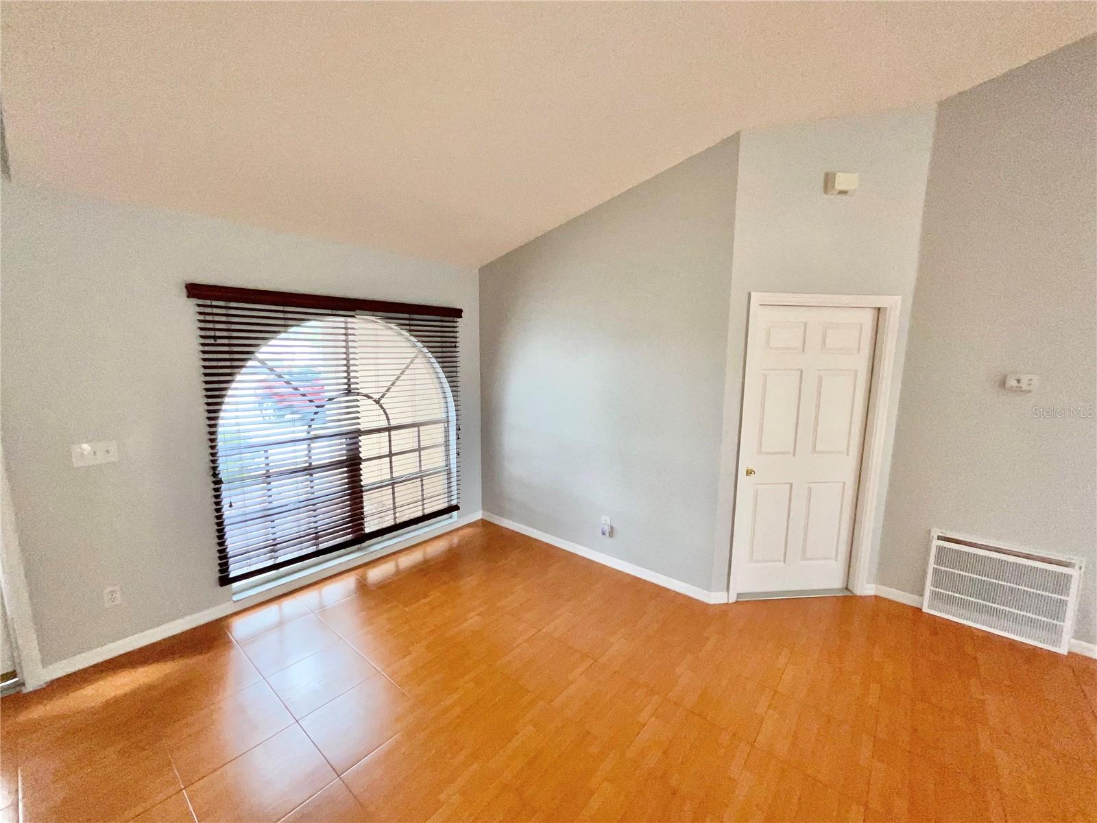 Image 18 of 21 For 2452 Druid Road E