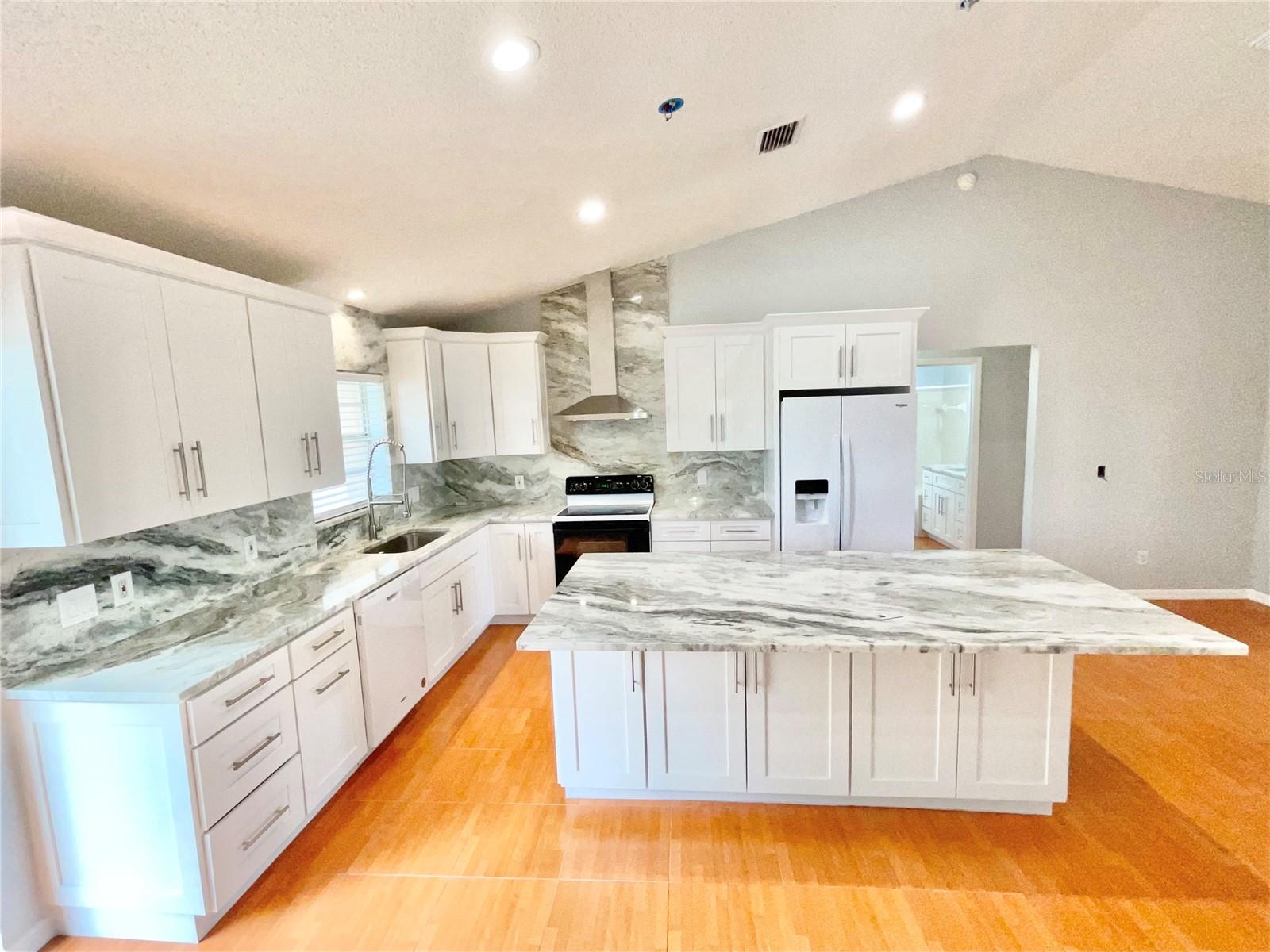 Image 2 of 21 For 2452 Druid Road E
